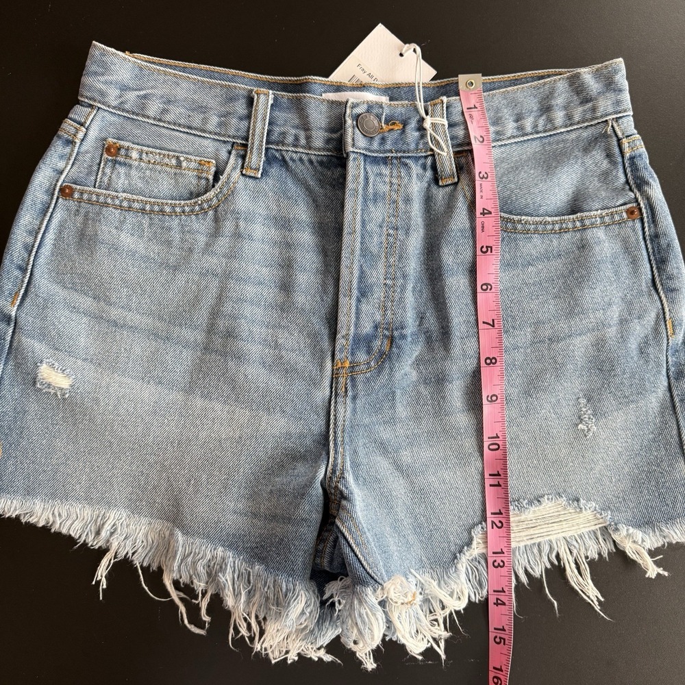 Cello Distressed Cut Off Denim Shorts Size Medium New With Tags - Picture 5 of 6